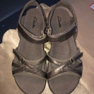 Leather Clarks Inmotion sandals size 7.5 NWOT